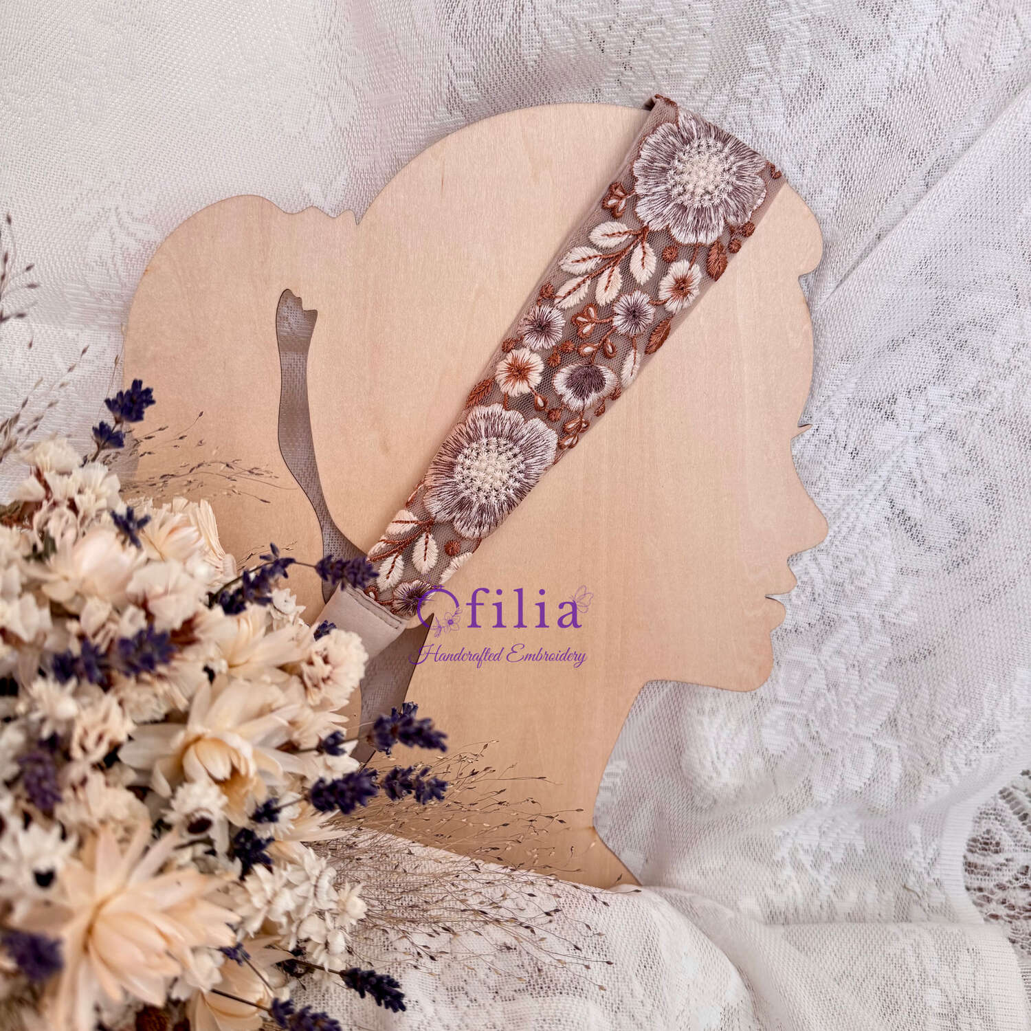 Vaaleanruskea pitsipanta – Ofilia Handmade